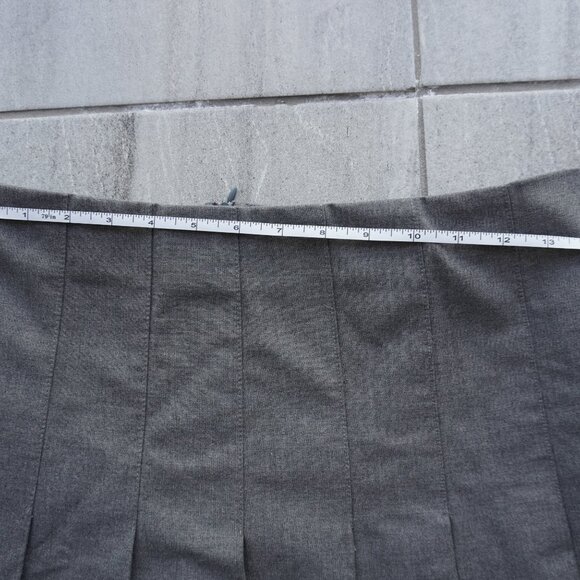 ZARA Gray Pleated Mini Skirt | Classic Schoolgirl Style | Size: S - Picture 4 of 7